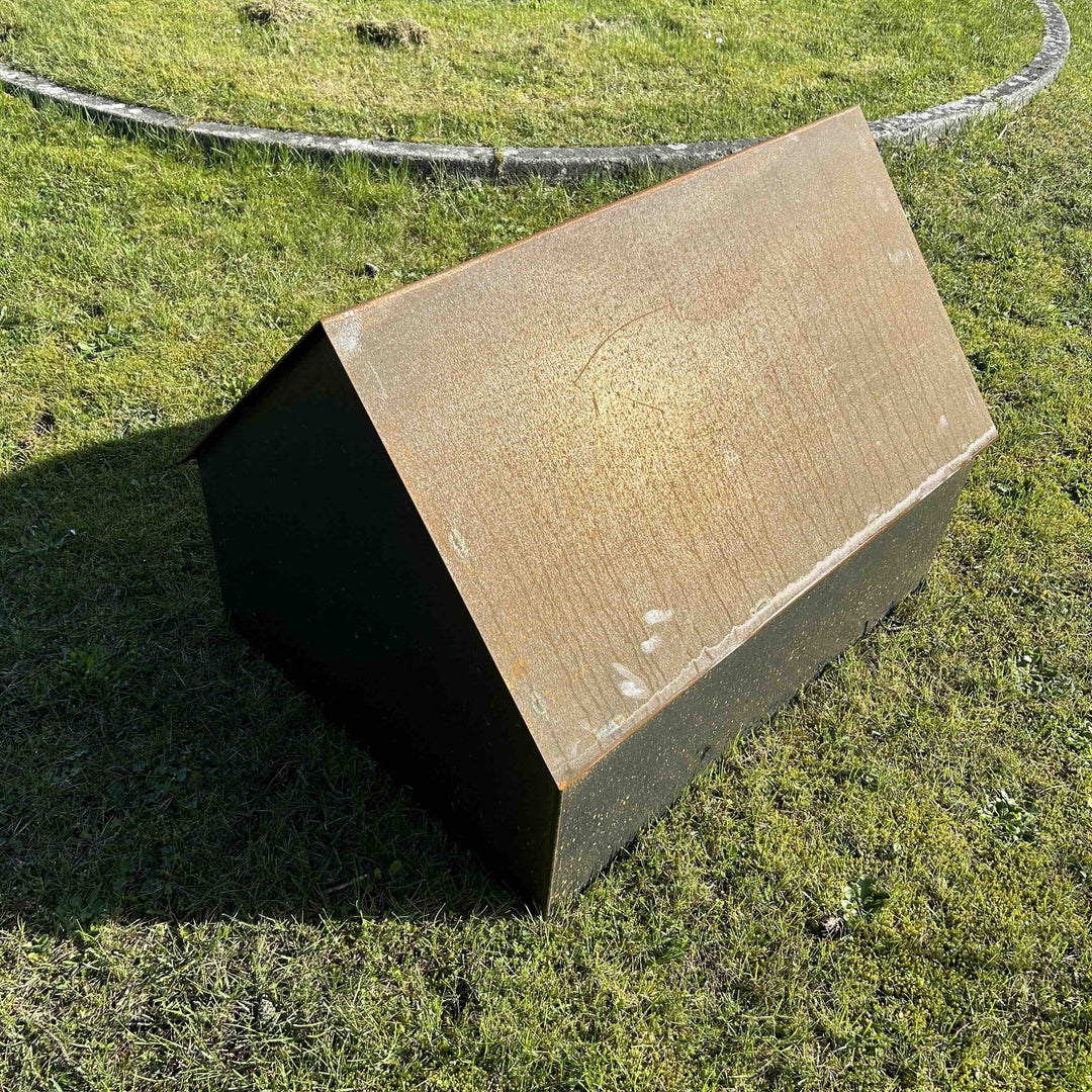 Unterstellplatz für Mährobotern mit Satteldach