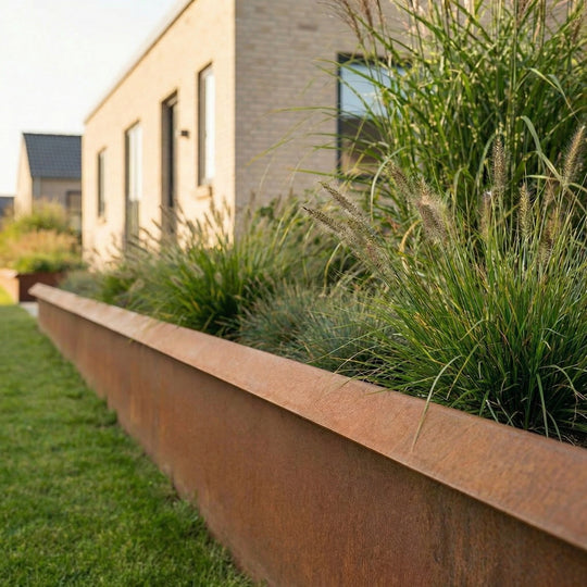 Beeteinfassung mit Schrägkante außen aus 3 mm Cortenstahl