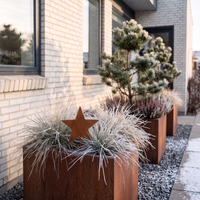 Gartenstecker mit Weihnachtsmotiv aus Cortenstahl
