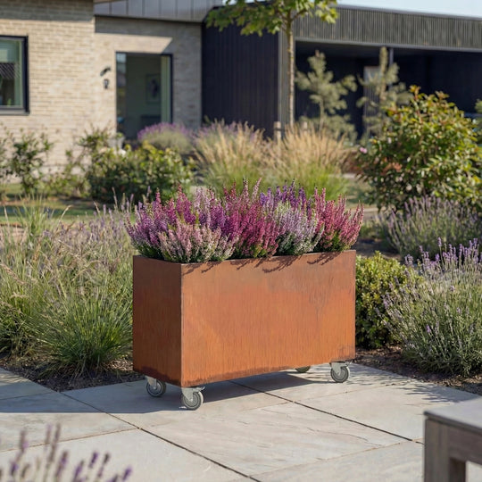 Maßgeschneiderte Bestellung: Pflanzkasten mit Rädern