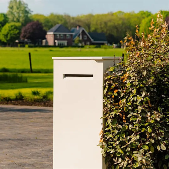 Briefkasten lackiert - Briefe und Pakete Modell