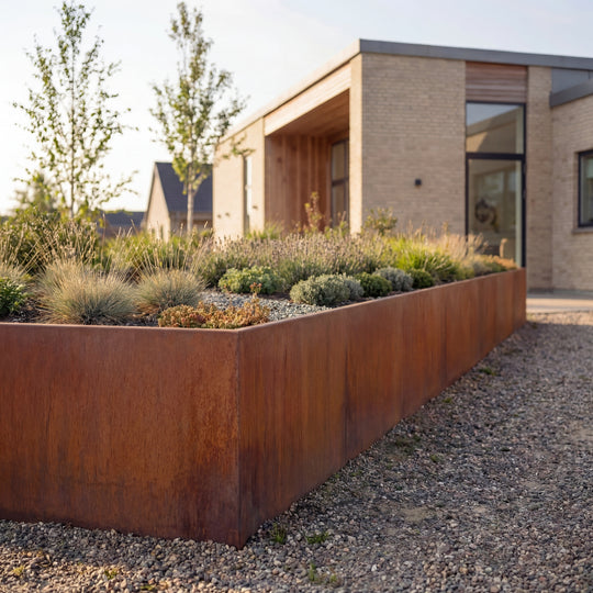 Maßgeschneiderte Bestellung: Stützmauer aus Cortenstahl
