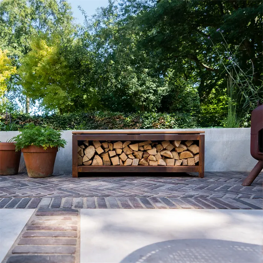 Bank mit Holzgestell