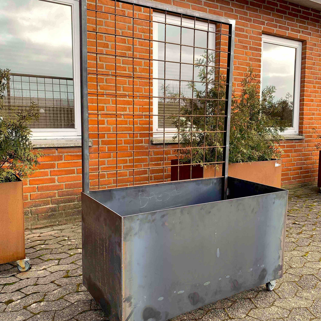 Pflanzkasten mit Spalier